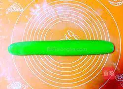 Illustration of how to make spinach steamed buns 8