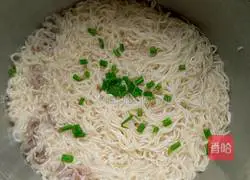 Illustration of how to make scallion noodles 8