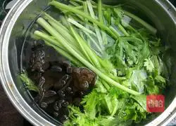 Illustration of how to make fungus and celery buns 7