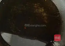 Illustration of how to make noodles with scallion oil 6