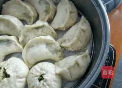 Illustration of how to make leek and egg buns 7