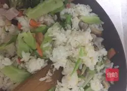 Illustration of Laoganma's fried rice recipe 7