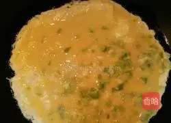 Illustration of how to make egg and scallion pancakes 7