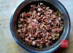 Hot Noodles with Chives and Pork Patties Illustration of how to do it 1