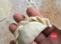 Illustration of how to make lace dumplings (leek and egg filling) 13