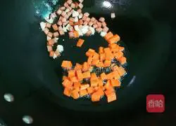 Illustration of how to make French salad dressing luncheon meat with lotus leaf cake 9