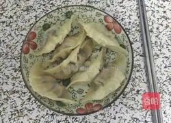 Illustration of how to make traditional Cantonese dumplings (leek filling, celery filling) 4
