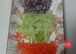 Illustration of how to make cartoon vegetable egg pancake 1