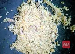 Illustration of how to make minced meat and egg fried rice 12