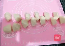 Illustration of how to make leek and shrimp dumplings 14