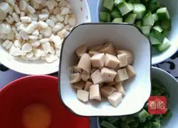 Sanding Illustration of how to make corn sausage fried rice 1