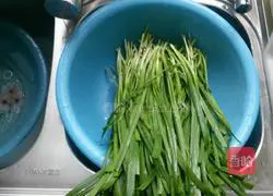 Illustration of how to make dumplings stuffed with meat and three delicacies 1