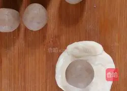 Illustration of how to make peanut-filled pancakes 4