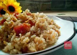 Illustration of how to make sausage and egg fried rice 12