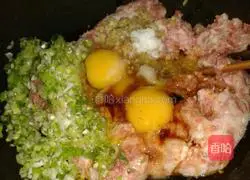 Illustration of how to make amaranth meat dumplings 2