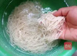 Illustration of how to make noodles with cherry tomato pulp 2