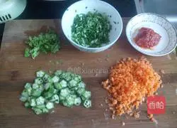 Illustration of how to make carrot okra pancakes 2