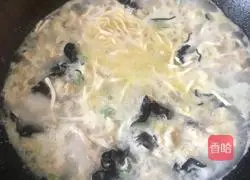 Illustration of how to make smooth pork noodles 5