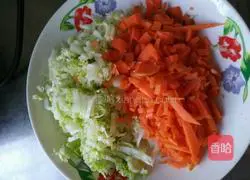 Illustration of how to make carrot and cabbage fried rice 1