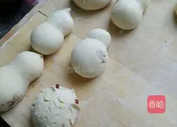 Illustration of how to make small gourd steamed buns 5