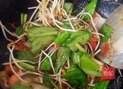 Illustration of making Erjiezi vegetarian fried noodles 10