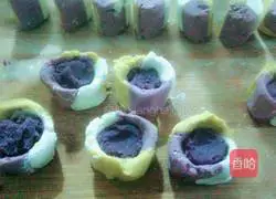 Illustration of how to make steamed three-color glazed glutinous rice balls 11