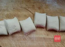 Illustration of how to make millet flour jujube cake 12