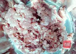 Illustration of how to make shrimp, leek, meat and three fresh dumplings 5