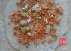 Illustration of how to make green onion and mutton pancakes 4