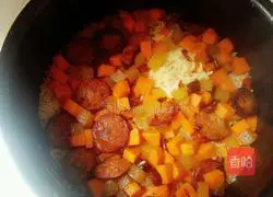 Illustration of how to make braised sausage rice 12