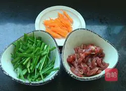 Illustration of how to make shredded pork noodles 2