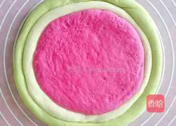 Illustration of how to make watermelon steamed buns 7