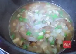 Illustration of how to make potato and sausage braised rice 17