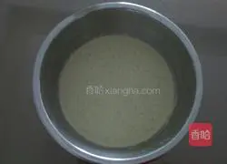 Illustration of how to make okra pancakes 3