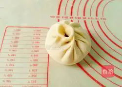 Illustration of how to make sauced pork buns 11