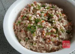 Illustration of how to make fragrant lotus root meat pie 7