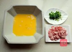 Illustration of how to make pan-fried potato and egg pancakes 3