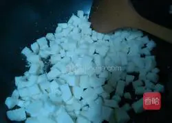 Illustration of how to make fried buns with fungus 3