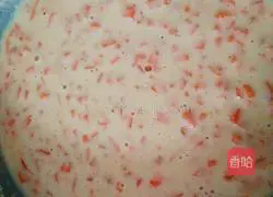 Illustration of how to roll ham sausage with carrot and egg pancake 4