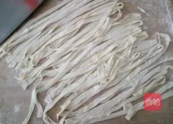 Illustration of how to make noodles with scallions 7