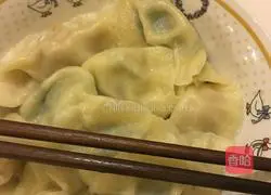 Illustration of how to make leek and pork dumplings 7