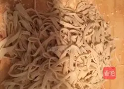 Illustration of how to make hand-rolled noodles 6