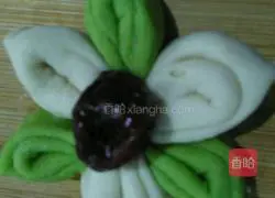 Illustration of how to make flower steamed buns 15