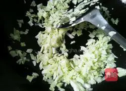 Illustration of how to make cabbage fried rice 4