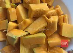 Illustration of how to make pumpkin steamed buns 1