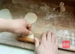 Illustration of how to make chrysanthemum stuffed dumplings 8