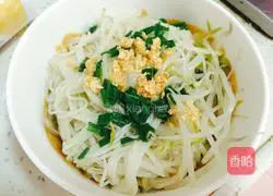 Illustration of how to make garlic mung bean sprout noodles 7