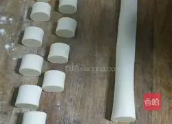 Illustration of how to cut steamed buns 3