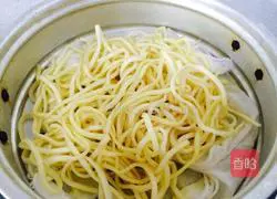 Illustration of steamed noodles 2