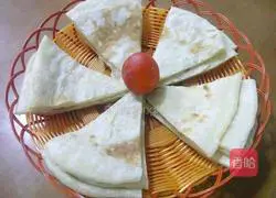 Illustration of how to make multi-layered flatbread 15